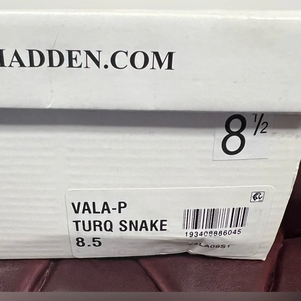 Steve Madden Turquoise Snake Print - Mermaid Heels - Picture 6 of 8